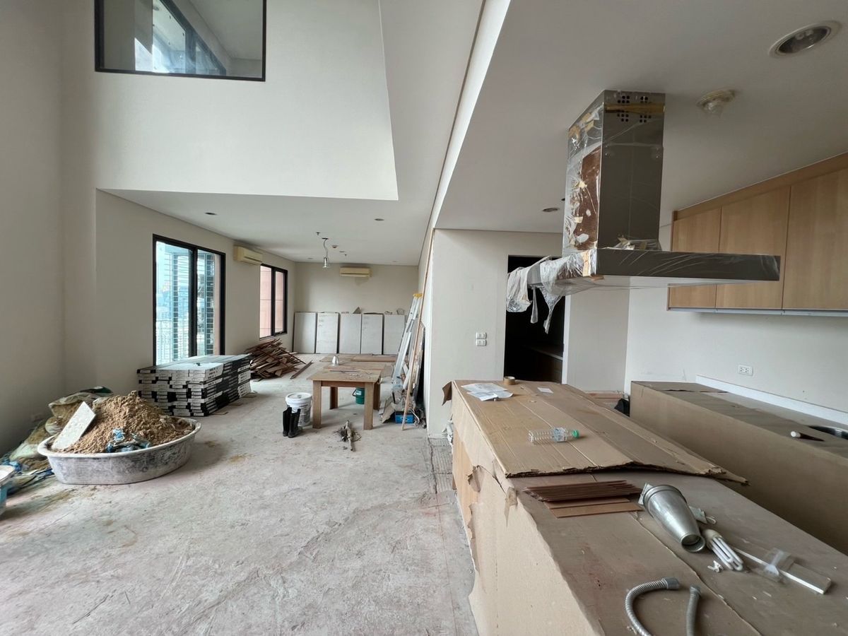 For SaleCondoRama9, Petchburi, RCA : Sell ​​Duplex Penthouse, Condo, Villa Asoke, 180 degrees, Pennsol, Asoke, 311 square meters, 3 car parks in the title deed, near SWU, MRT and headquarters.