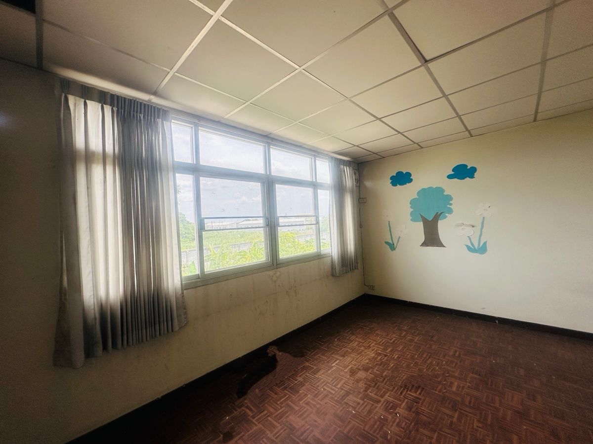 ขายโรงงานมหาชัย สมุทรสาคร : ขายโรงงาน 2 หลัง พร้อมสำนักงาน 3 ชั้น เนื้อที่ 2-3-82 ไร่ ซ.สุขาภิบาล 2 ถ.พุทธมณฑลสาย 4 ต.อ้อมน้อย อ.กระทุ่มแบน จ.สมุทรสาคร