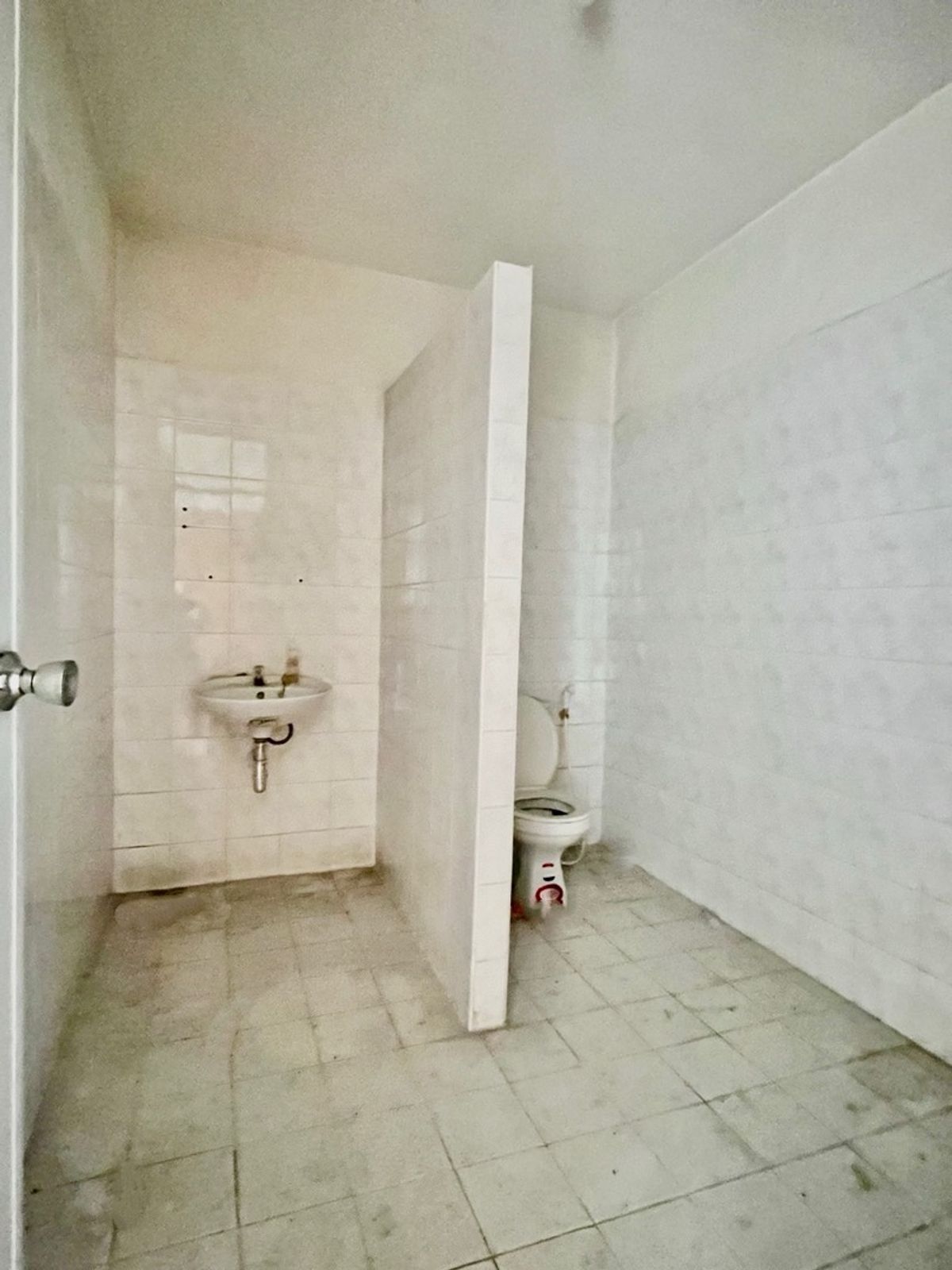 ขายโรงงานมหาชัย สมุทรสาคร : ขายโรงงาน 2 หลัง พร้อมสำนักงาน 3 ชั้น เนื้อที่ 2-3-82 ไร่ ซ.สุขาภิบาล 2 ถ.พุทธมณฑลสาย 4 ต.อ้อมน้อย อ.กระทุ่มแบน จ.สมุทรสาคร