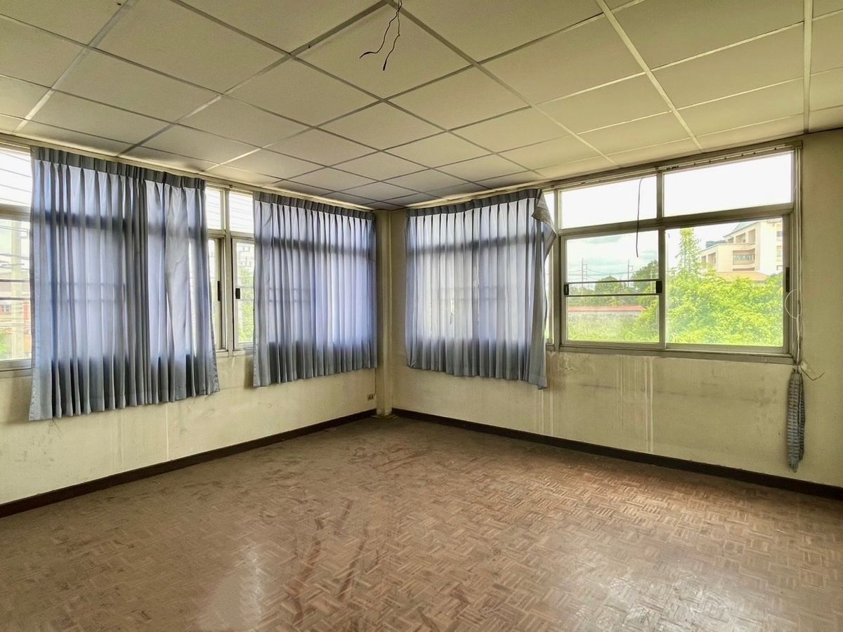 ขายโรงงานมหาชัย สมุทรสาคร : ขายโรงงาน 2 หลัง พร้อมสำนักงาน 3 ชั้น เนื้อที่ 2-3-82 ไร่ ซ.สุขาภิบาล 2 ถ.พุทธมณฑลสาย 4 ต.อ้อมน้อย อ.กระทุ่มแบน จ.สมุทรสาคร