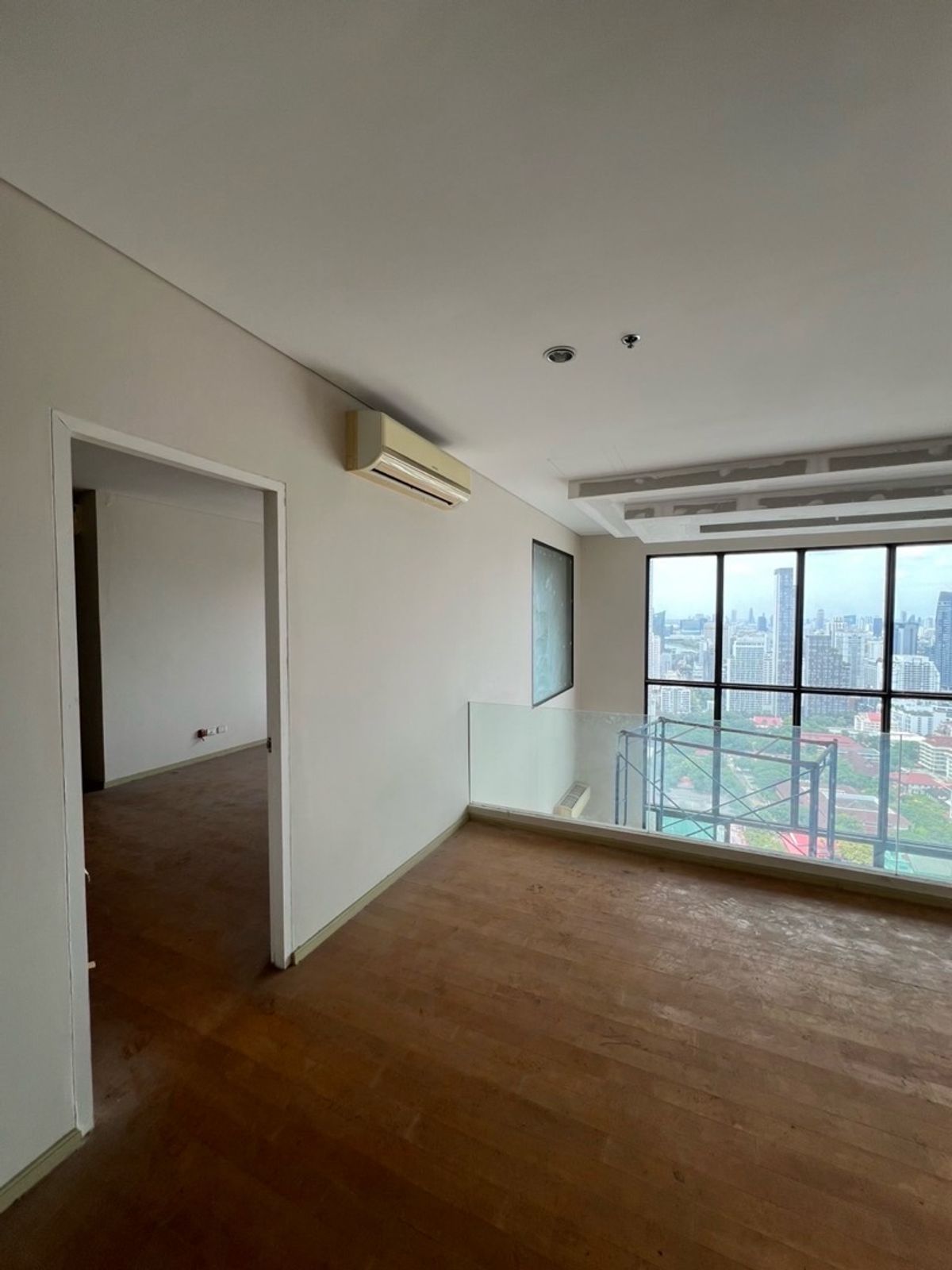 For SaleCondoRama9, Petchburi, RCA : Sell ​​Duplex Penthouse, Condo, Villa Asoke, 180 degrees, Pennsol, Asoke, 311 square meters, 3 car parks in the title deed, near SWU, MRT and headquarters.