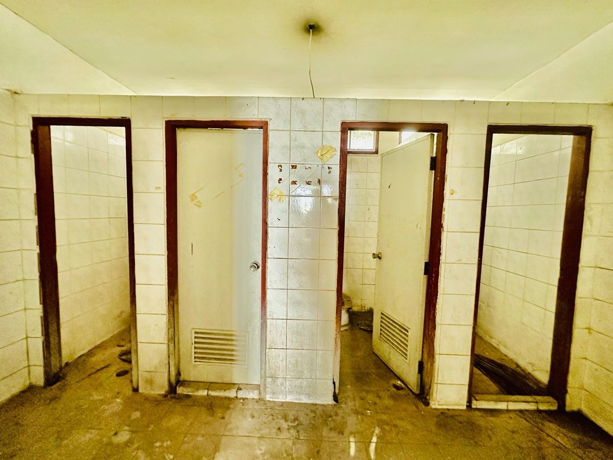 ขายโรงงานมหาชัย สมุทรสาคร : ขายโรงงาน 2 หลัง พร้อมสำนักงาน 3 ชั้น เนื้อที่ 2-3-82 ไร่ ซ.สุขาภิบาล 2 ถ.พุทธมณฑลสาย 4 ต.อ้อมน้อย อ.กระทุ่มแบน จ.สมุทรสาคร