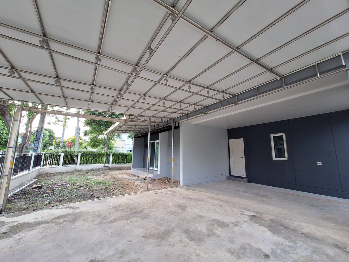 After the corner* Senrot Watcharapol, next to Sukhaphiban 5, 63.8 sq.w., 4 bedrooms Loading...