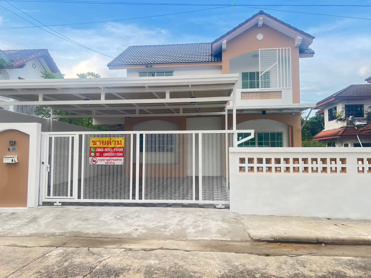 For SaleHouseLadkrabang, Suwannaphum Airport : 2 storey detached house for sale, Happy Place 2, Soi Chalong Krung 7, area 64 Sq. 3 bedrooms, 2 bathrooms, price 4,200,000 baht. Interested please contact 085-550-1599.