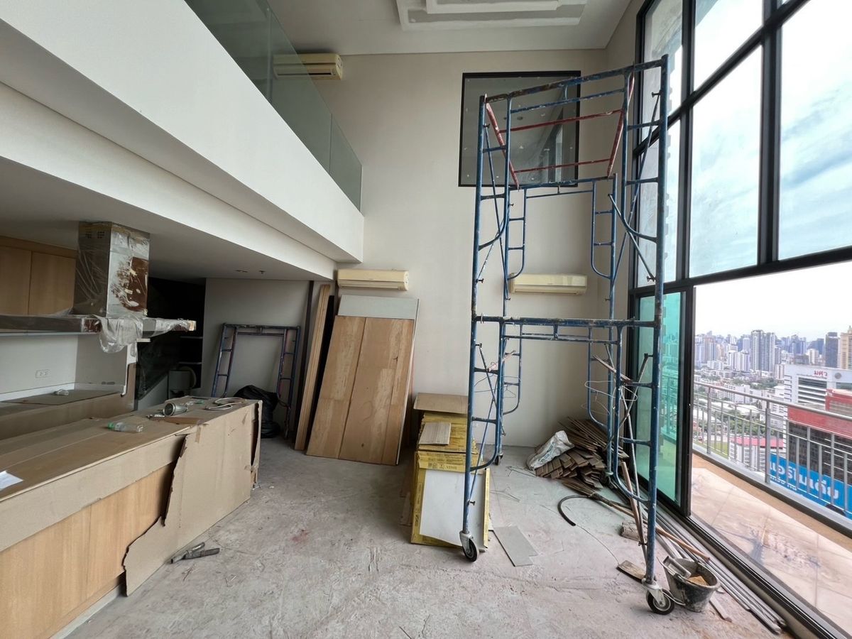For SaleCondoRama9, Petchburi, RCA : Sell ​​Duplex Penthouse, Condo, Villa Asoke, 180 degrees, Pennsol, Asoke, 311 square meters, 3 car parks in the title deed, near SWU, MRT and headquarters.