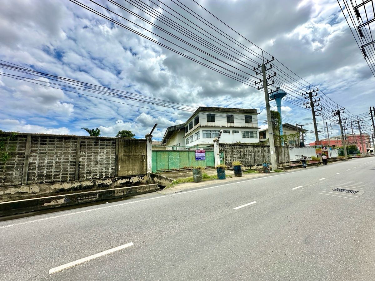 ขายโรงงานมหาชัย สมุทรสาคร : ขายโรงงาน 2 หลัง พร้อมสำนักงาน 3 ชั้น เนื้อที่ 2-3-82 ไร่ ซ.สุขาภิบาล 2 ถ.พุทธมณฑลสาย 4 ต.อ้อมน้อย อ.กระทุ่มแบน จ.สมุทรสาคร