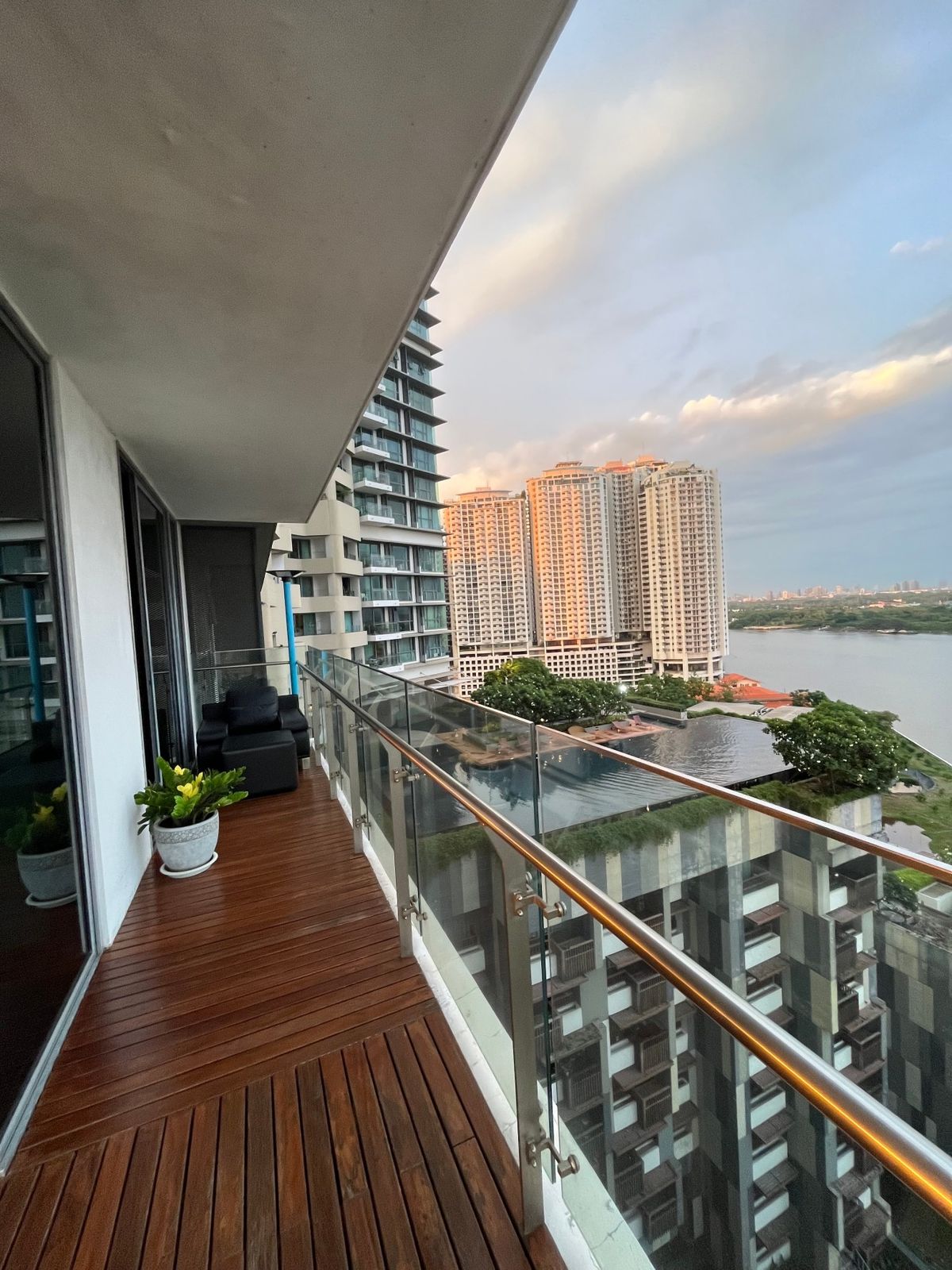 ขายคอนโดพระราม 3 สาธุประดิษฐ์ : Exclusive offer! corner unit with sensational Chaopraya River view for sale