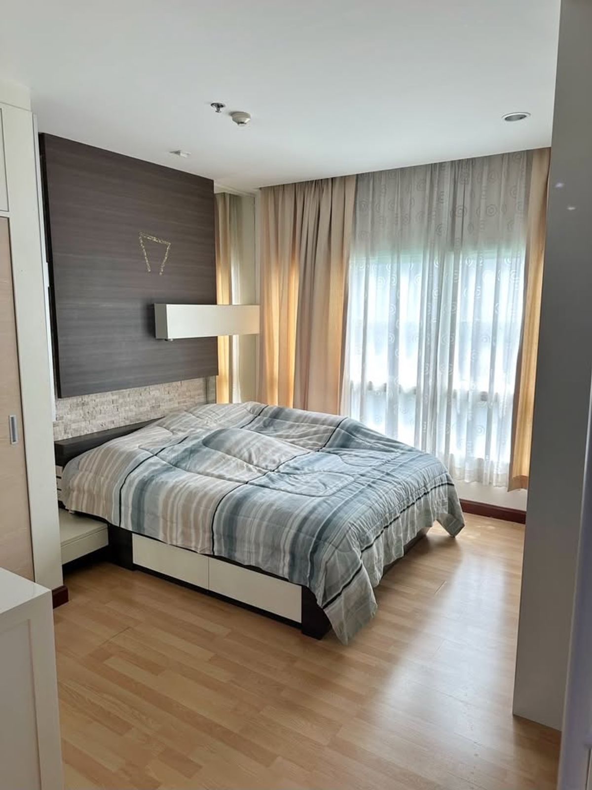 ให้เช่าคอนโดพระราม 9 เพชรบุรีตัดใหม่ RCA : ให้เช่า คอนโด PG RAMA 9 | 1 Bed Plus 42 ตร.ม. | ชั้น 7 ตึก B | ใกล้ Central พระราม 9 | 16,000 บาท | LINE: @323gqmho | Ref: T1982