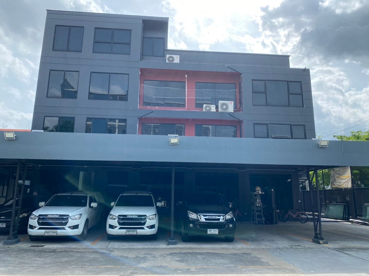 For RentHome OfficeNawamin, Ramindra : 4 -story office building for rent, Ram Inthra Road, near Fashion Island Total living space 350 sq.m., air conditioning, every floor, every room, office furniture With 7-10 parking spaces