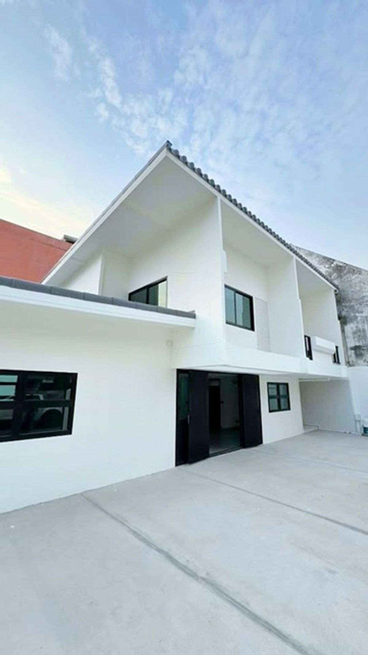 For RentHouseSilom, Saladaeng, Bangrak : Soi Phatthanakan 8-14 ARL Ramkhamhaeng 700m. 2-story detached house for rent 62sq.wa. 242sq.m. Ekkam
