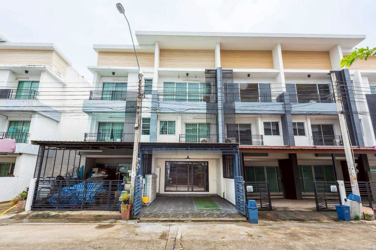ขายทาวน์โฮมบางแค เพชรเกษม : ขายทาวน์โฮม 3 ชั้น Autumn Residence เพชรเกษม 114 ติดถนนเพชรเกษม เหมาะสำหรับอยู่อาศัย และใช้เป็นโฮมออฟฟิศ
