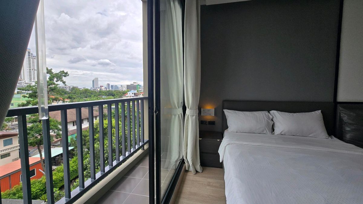 ขายคอนโดพระราม 9 เพชรบุรีตัดใหม่ RCA : ขายคอนโด เอคิว เอลิคซ์ เรซิเดนซ์ AQ Alix Residence Soonvijai ชั้นที่ 5พื้นที่ใช้สอย 28.31 ตร.ม. ห้อง Studio ห้องน้ำ 1 ห้อง