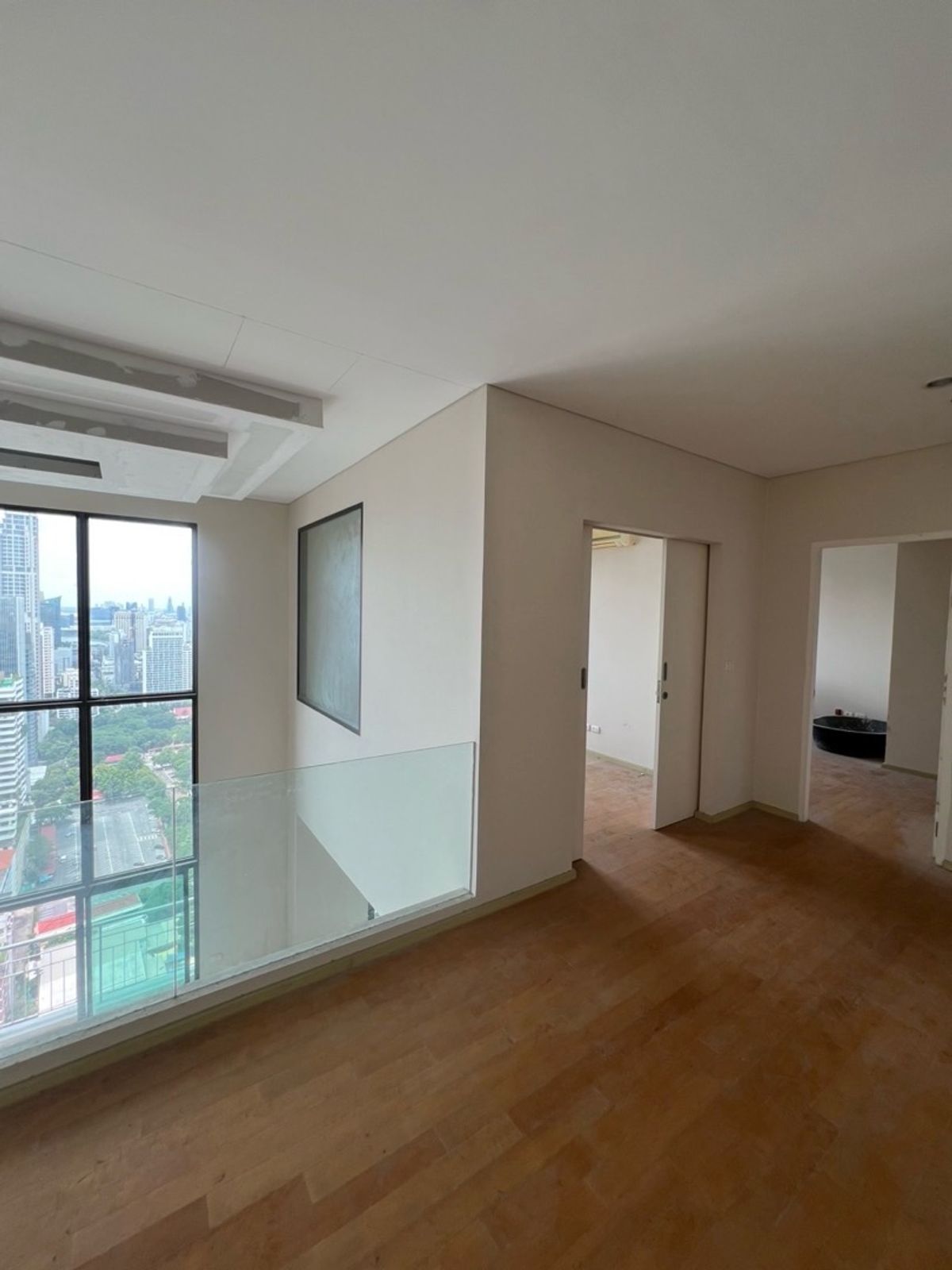 For SaleCondoRama9, Petchburi, RCA : Sell ​​Duplex Penthouse, Condo, Villa Asoke, 180 degrees, Pennsol, Asoke, 311 square meters, 3 car parks in the title deed, near SWU, MRT and headquarters.