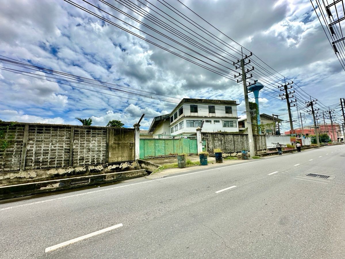 ขายโรงงานมหาชัย สมุทรสาคร : ขายโรงงาน 2 หลัง พร้อมสำนักงาน 3 ชั้น เนื้อที่ 2-3-82 ไร่ ซ.สุขาภิบาล 2 ถ.พุทธมณฑลสาย 4 ต.อ้อมน้อย อ.กระทุ่มแบน จ.สมุทรสาคร