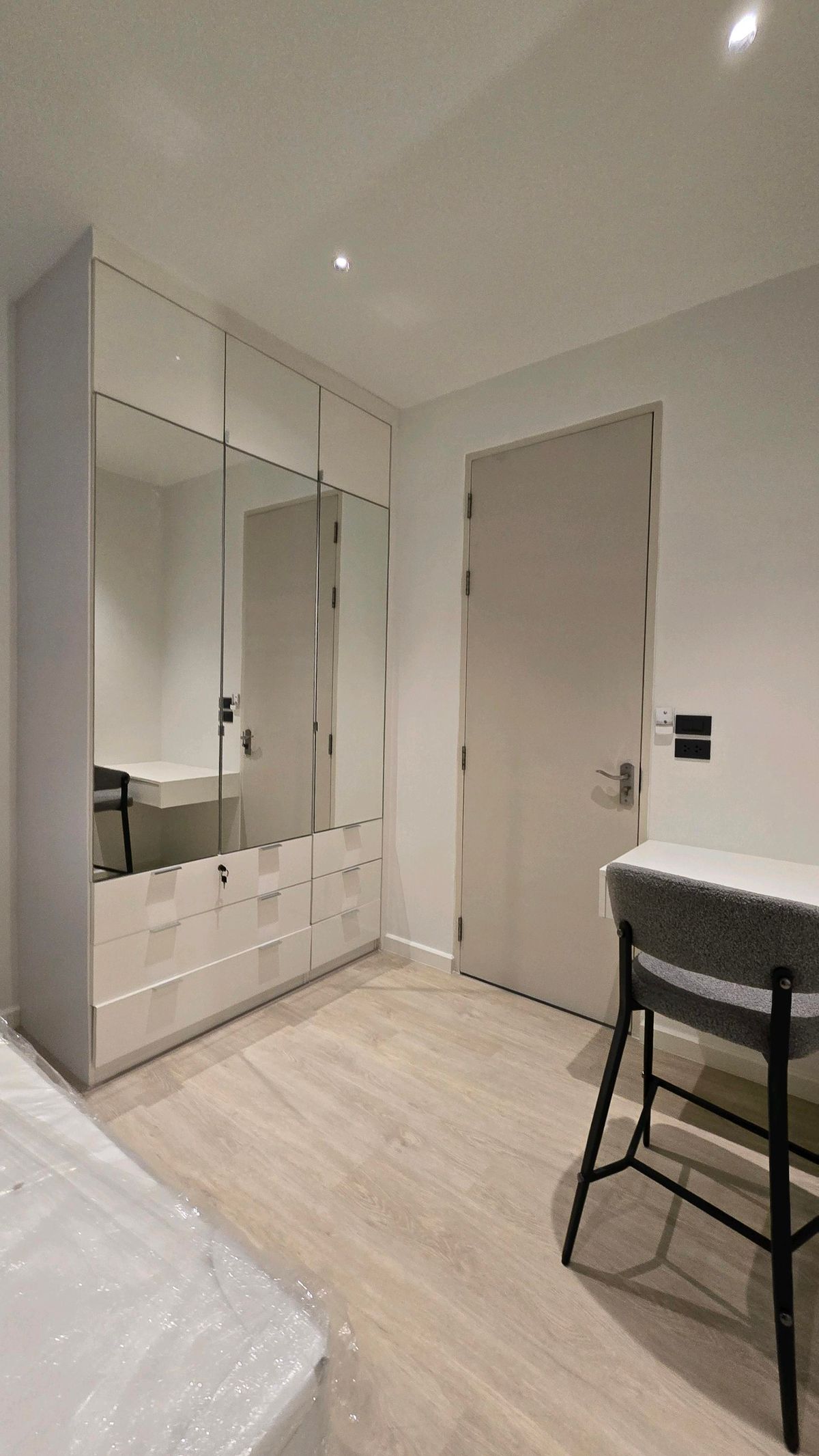 ขายคอนโดราชเทวี พญาไท : The Address Siam — คอนโดใจกลางเมือง วิวพารากอน-ตึกใบหยก ขนาด 80 ตร.ม. | ชั้น 22 ขนาด 2 ห้องนอน | 2 ห้องน้ำ