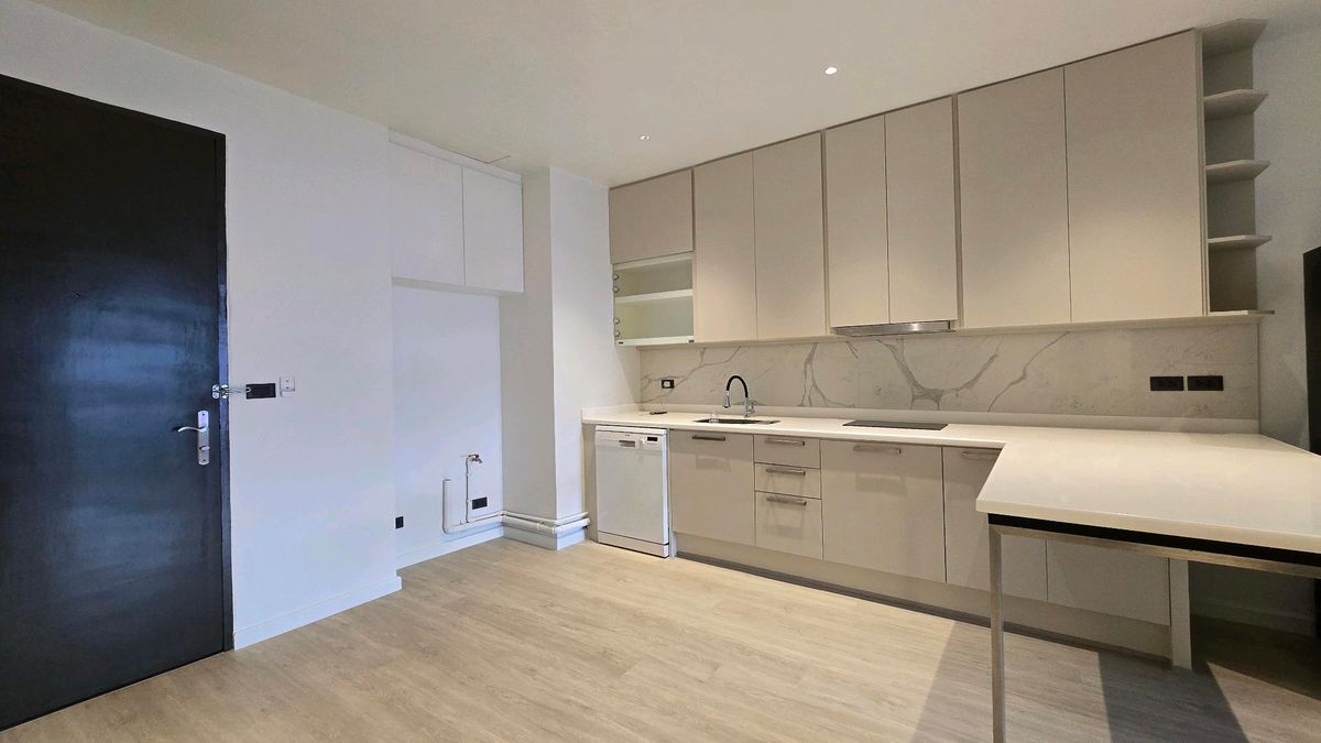 ขายคอนโดราชเทวี พญาไท : The Address Siam — คอนโดใจกลางเมือง วิวพารากอน-ตึกใบหยก ขนาด 80 ตร.ม. | ชั้น 22 ขนาด 2 ห้องนอน | 2 ห้องน้ำ