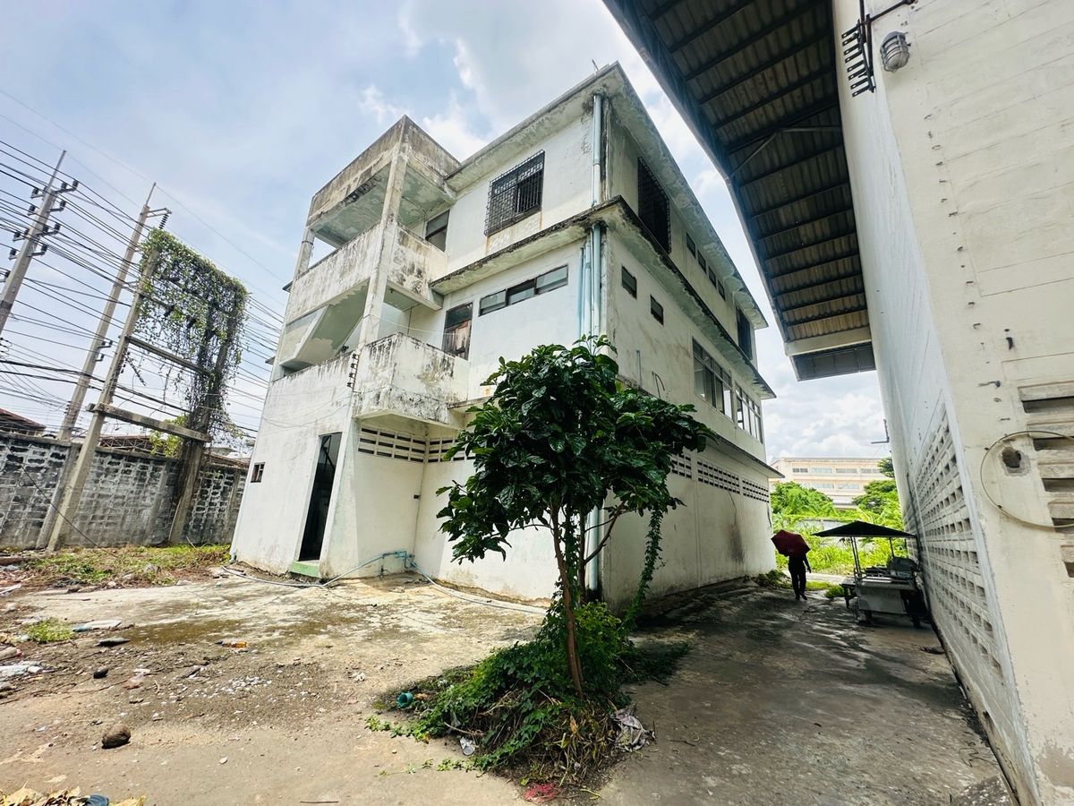 ขายโรงงานมหาชัย สมุทรสาคร : ขายโรงงาน 2 หลัง พร้อมสำนักงาน 3 ชั้น เนื้อที่ 2-3-82 ไร่ ซ.สุขาภิบาล 2 ถ.พุทธมณฑลสาย 4 ต.อ้อมน้อย อ.กระทุ่มแบน จ.สมุทรสาคร