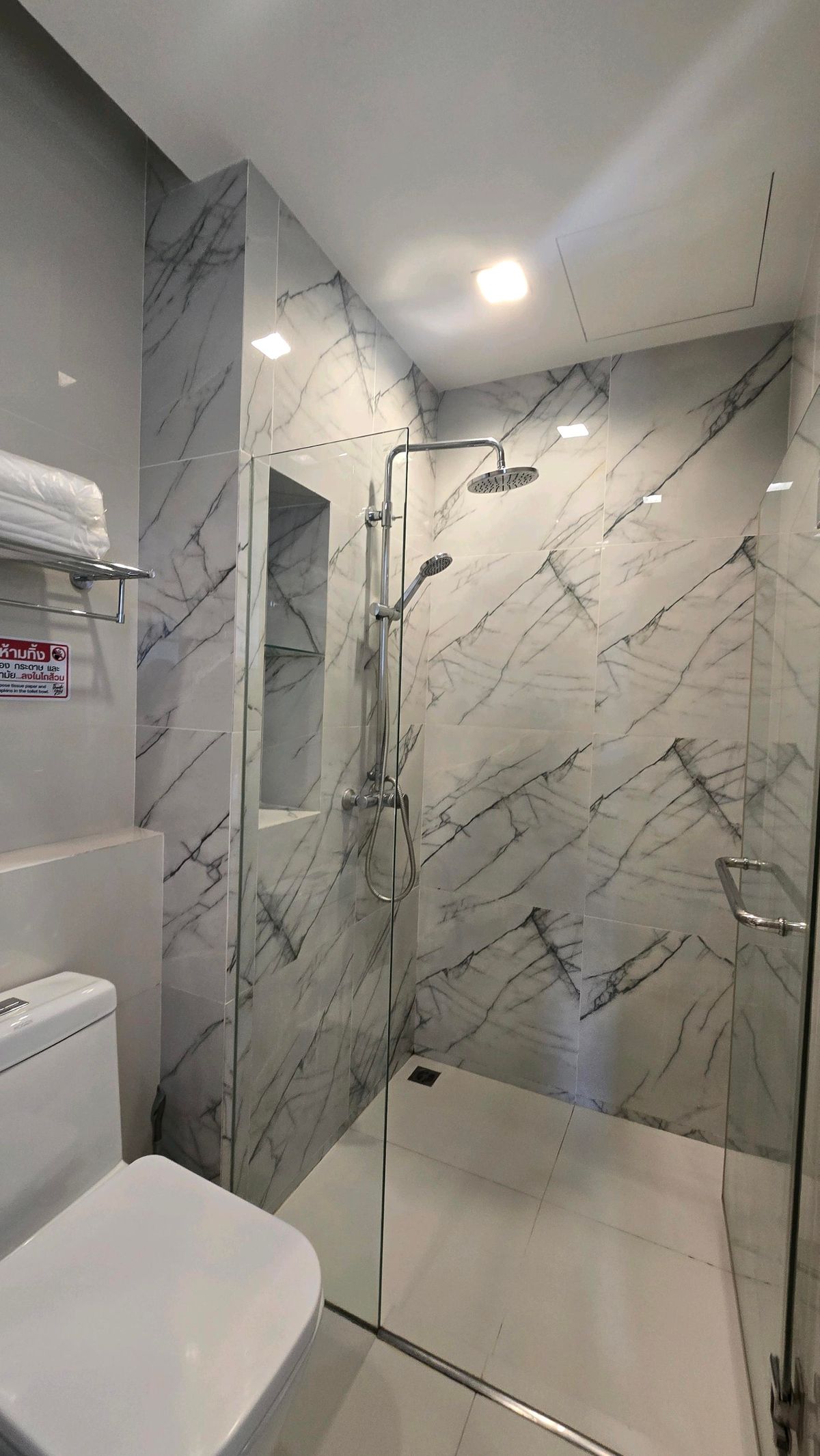 ขายคอนโดพระราม 9 เพชรบุรีตัดใหม่ RCA : ขายคอนโด เอคิว เอลิคซ์ เรซิเดนซ์ AQ Alix Residence Soonvijai ชั้นที่ 5พื้นที่ใช้สอย 28.31 ตร.ม. ห้อง Studio ห้องน้ำ 1 ห้อง