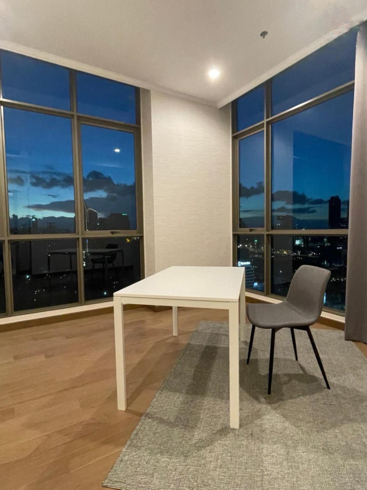 For SaleCondoSukhumvit, Asoke, Thonglor : For Sale Condo , Supalai Oriental Sukhumvit 39 , Penthouse , nice view , high floor , corner unit , MRT-Phetchaburi , Khlong Tan Nuea , Watthana , Bangkok , CX-99491