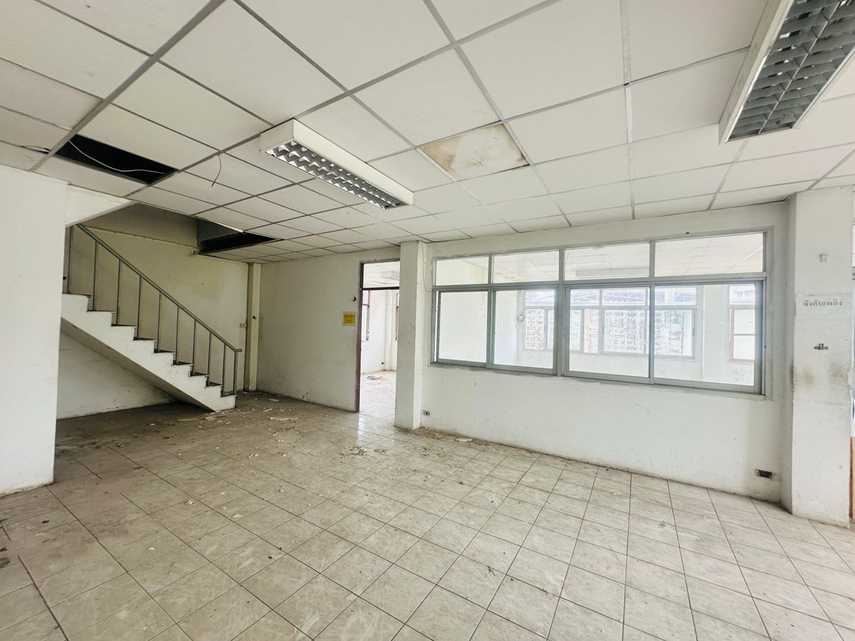 ขายโรงงานมหาชัย สมุทรสาคร : ขายโรงงาน 2 หลัง พร้อมสำนักงาน 3 ชั้น เนื้อที่ 2-3-82 ไร่ ซ.สุขาภิบาล 2 ถ.พุทธมณฑลสาย 4 ต.อ้อมน้อย อ.กระทุ่มแบน จ.สมุทรสาคร