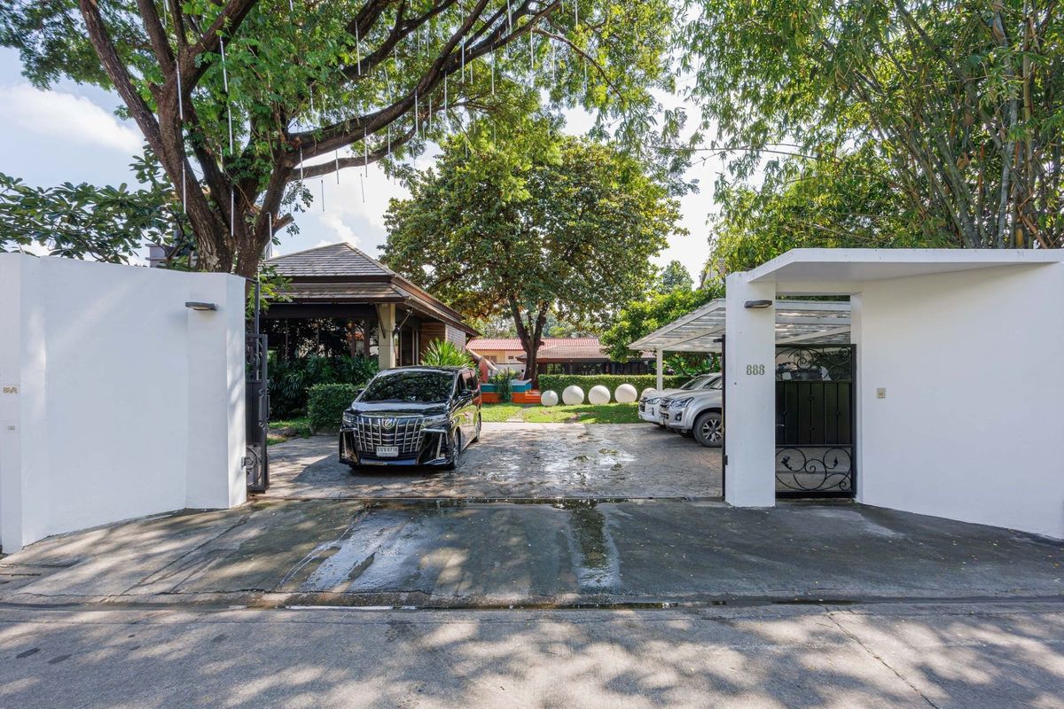 บ้านสุขุมวิท อโศก ทองหล่อ : House for sell Ekkamai 22 with pool: 357 sqwah  1,000 sqm. 5bed 6bath Sell: 170,000,000 Rent: 550,000/mth. Am: 0656199198