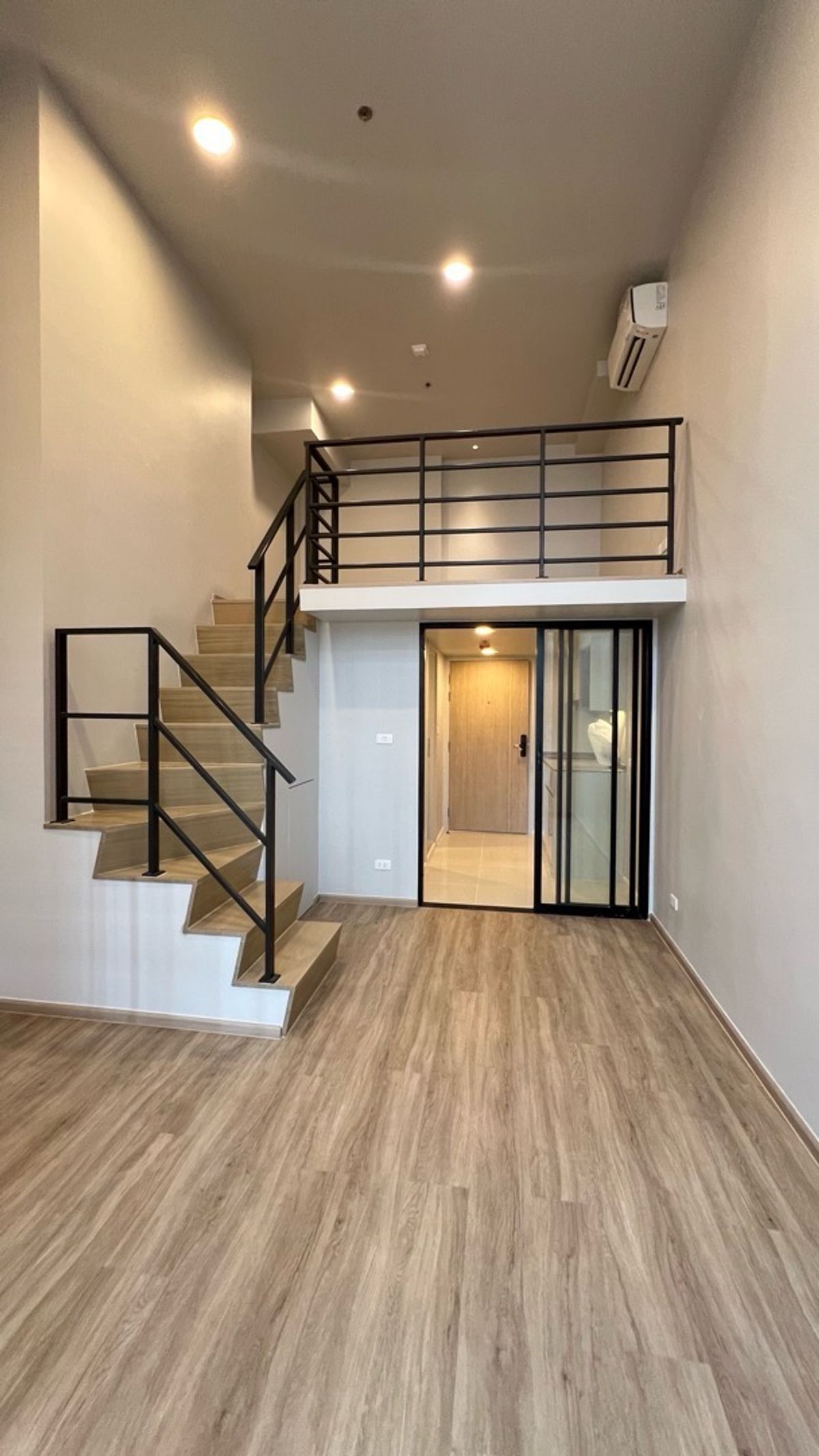 ขายดาวน์คอนโดสุขุมวิท อโศก ทองหล่อ : คอนโดสำหรับคนรุ่นใหม่ Hybrid 2 ชั้น  Culture Thonglor 250ม. BTS ทองหล่อ
บริการระดับ world class จาก Ascott 
6.16MB Tel 095-878-5645