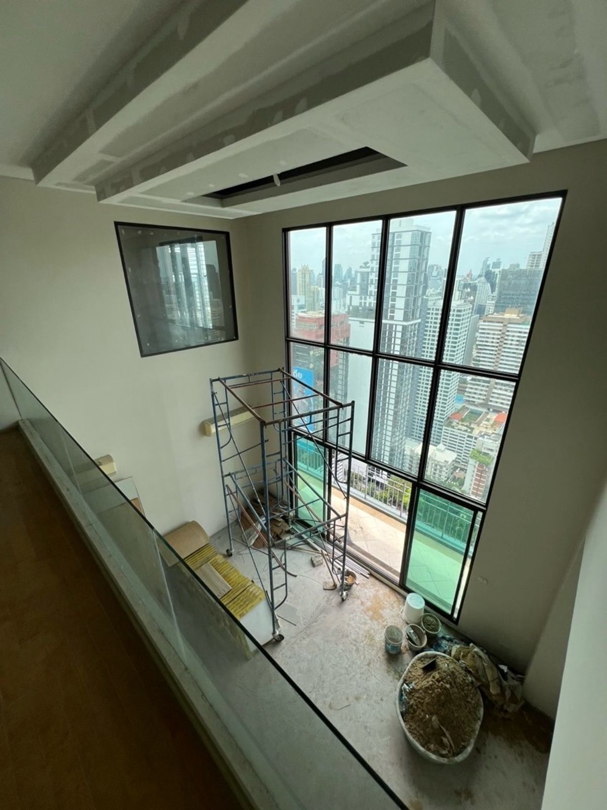ขายคอนโดพระราม 9 เพชรบุรีตัดใหม่ RCA : ขาย Duplex Penthouse คอนโด โครงการ วิลล่า อโศก วิว 180 องศา เพนเฮ้าส์ อโศก ห้องใหญ่ 311 ตารางเมตร ที่จอดรถ 3 คัน ในโฉนด ใกล้ มศว รถไฟฟ้า MRT และสำนักงานใหญ่บริษัทต่างๆ 