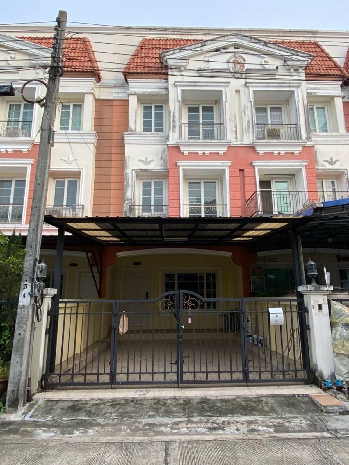 ทาวน์โฮมท่าพระ ตลาดพลู วุฒากาศ : 🏡 ทาวน์เฮ้าส์ 3 ชั้น หมู่บ้านเออเบิร์น สาทร (Urban Sathorn) - บ้านตกแต่งใหม่ พร้อมเข้าอยู่ – ติดถนนราชพฤกษ์ ใกล้ BTS/MRT บางหว้า เพียง 2 กม.  