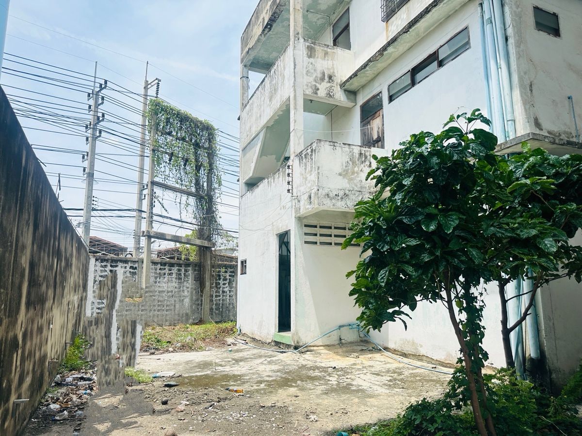 ขายโรงงานมหาชัย สมุทรสาคร : ขายโรงงาน 2 หลัง พร้อมสำนักงาน 3 ชั้น เนื้อที่ 2-3-82 ไร่ ซ.สุขาภิบาล 2 ถ.พุทธมณฑลสาย 4 ต.อ้อมน้อย อ.กระทุ่มแบน จ.สมุทรสาคร