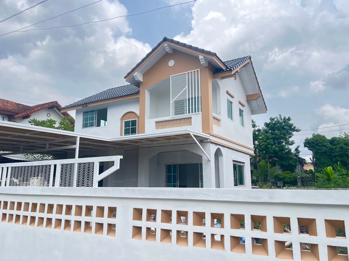 ขายบ้านลาดกระบัง สุวรรณภูมิ : ขายบ้านเดี่ยว 2 ชั้น หมู่บ้านแฮปปี้เพลส 2 ซอยฉลองกรุง 23 เนื้อที่ 64 ตรว. 3 นอน 2 น้ำ   ราคา 4,100,000 บาท สนใจติดต่อ 085-550-1599