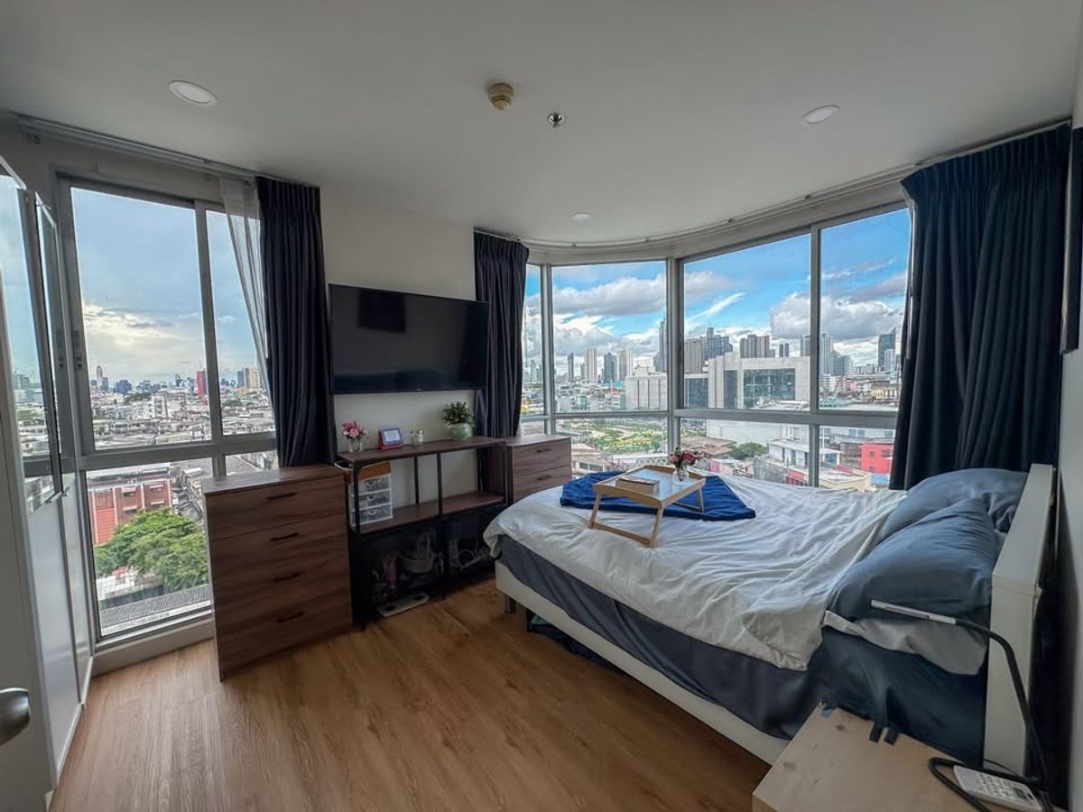 For SaleCondoWongwianyai, Charoennakor : ✨ For Sale: The Niche Taksin Condo ✨ 💰 ONLY The 4,350,000 THB