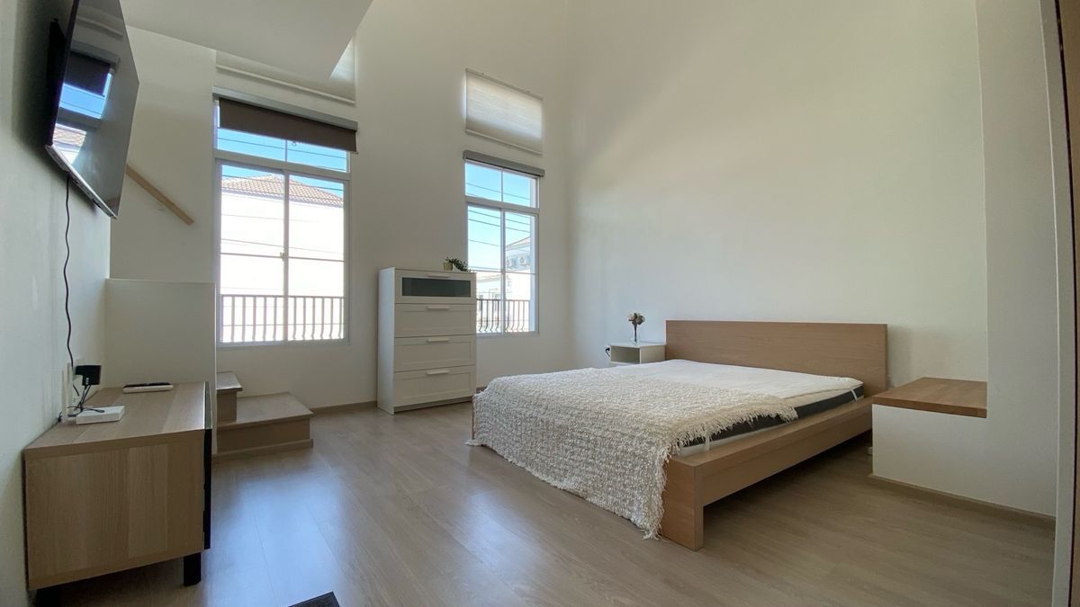 ให้เช่าทาวน์โฮมบางนา แบริ่ง ลาซาล : ทาวน์เฮ้าส์ให้เช่า 📍 Indy 2 Bangna-Ramkhamhaeng 2 📍 3 ห้องนอน 2 ห้องน้ำ เฟอร์นิเจอร์ และ เครื่องใช้ไฟฟ้าครบ 