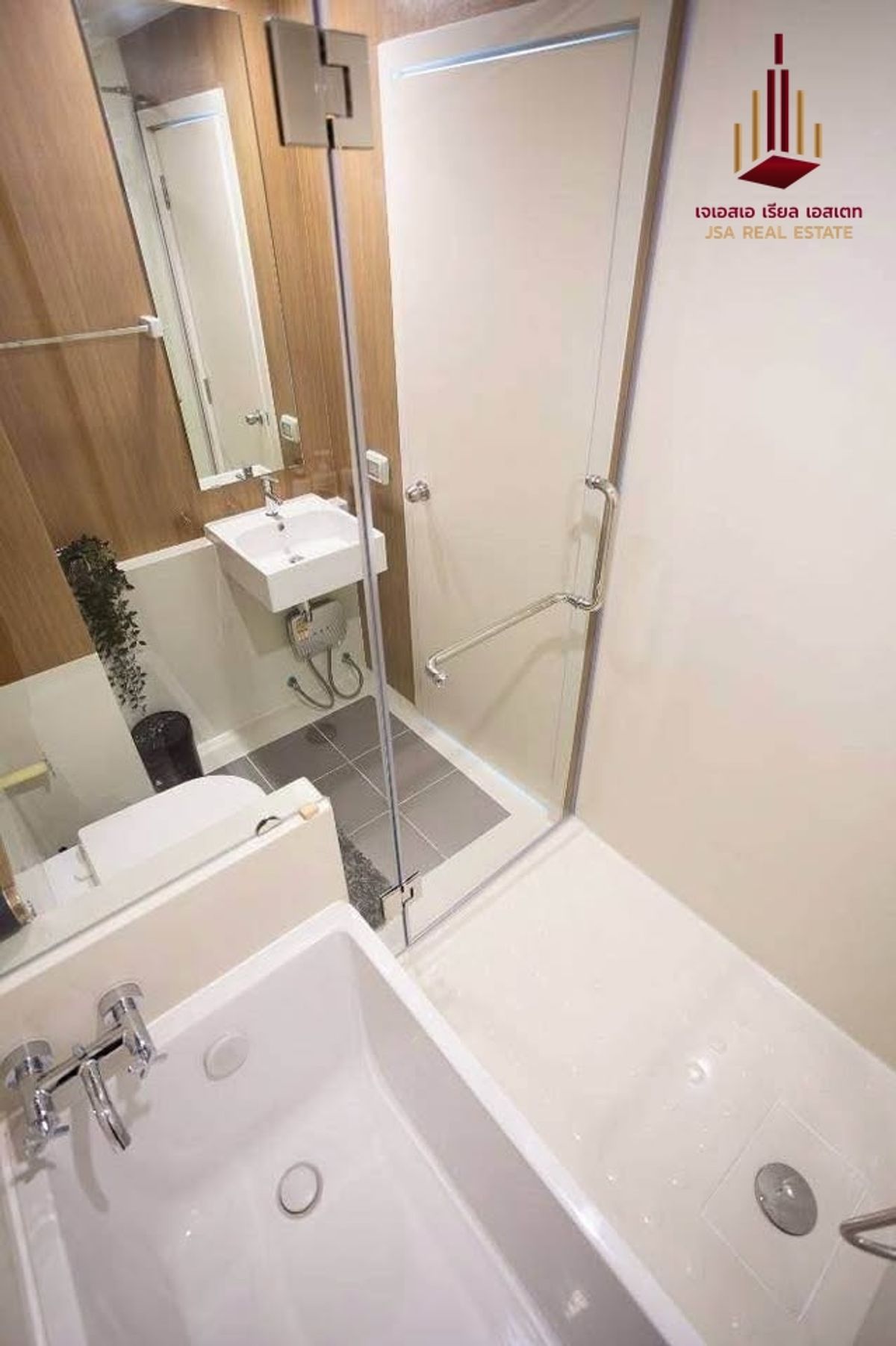 ให้เช่าคอนโดสาทร นราธิวาส : ✨ For Rent: Blossom Condo @ Sathorn Charoenrat  Condo ✨  💰 Only 38,000 THB/month