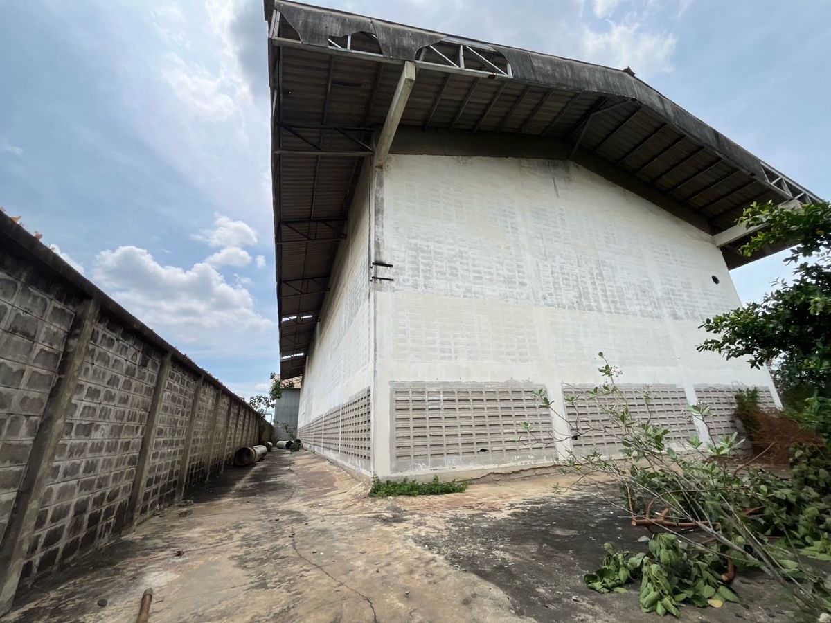 ขายโรงงานมหาชัย สมุทรสาคร : ขายโรงงาน 2 หลัง พร้อมสำนักงาน 3 ชั้น เนื้อที่ 2-3-82 ไร่ ซ.สุขาภิบาล 2 ถ.พุทธมณฑลสาย 4 ต.อ้อมน้อย อ.กระทุ่มแบน จ.สมุทรสาคร