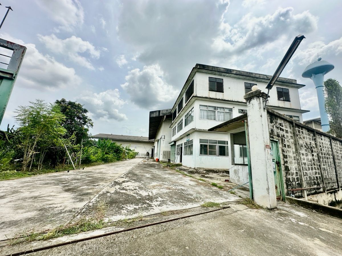 ขายโรงงานมหาชัย สมุทรสาคร : ขายโรงงาน 2 หลัง พร้อมสำนักงาน 3 ชั้น เนื้อที่ 2-3-82 ไร่ ซ.สุขาภิบาล 2 ถ.พุทธมณฑลสาย 4 ต.อ้อมน้อย อ.กระทุ่มแบน จ.สมุทรสาคร