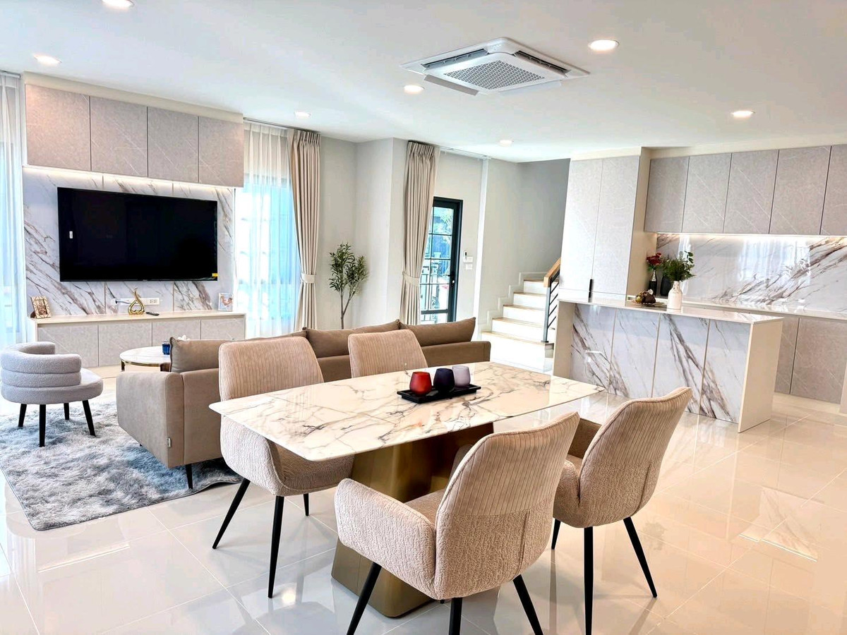 ให้เช่าบ้านบางนา แบริ่ง ลาซาล : 📌 ให้เช่า Centro Bangna (เซนโทร บางนา) บ้านเดี่ยวหรูสไตล์อังกฤษ ติดเมกา บางนา