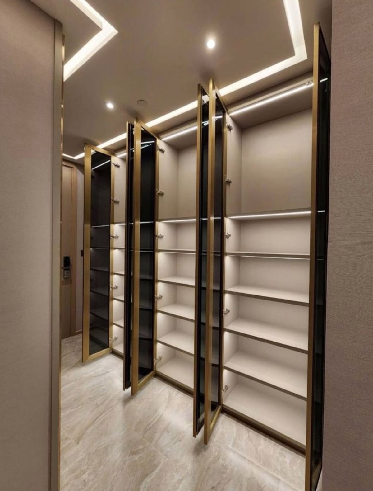 ให้เช่าคอนโดพระราม 9 เพชรบุรีตัดใหม่ RCA : 🔥 HOT For Rent : Ashton Asoke-Rama 9