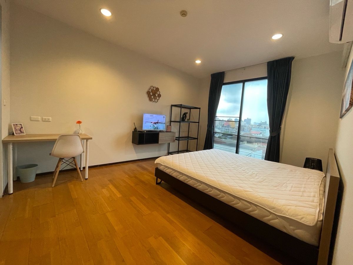 For RentCondoRatchadapisek, Huaikwang, Suttisan : 🔥For Rent Now🔥 Amanta Ratchada, spacious 2-bedroom unit with unobstructed view, fully furnished and ready to move in. Located next to MRT Cultural Centre station.