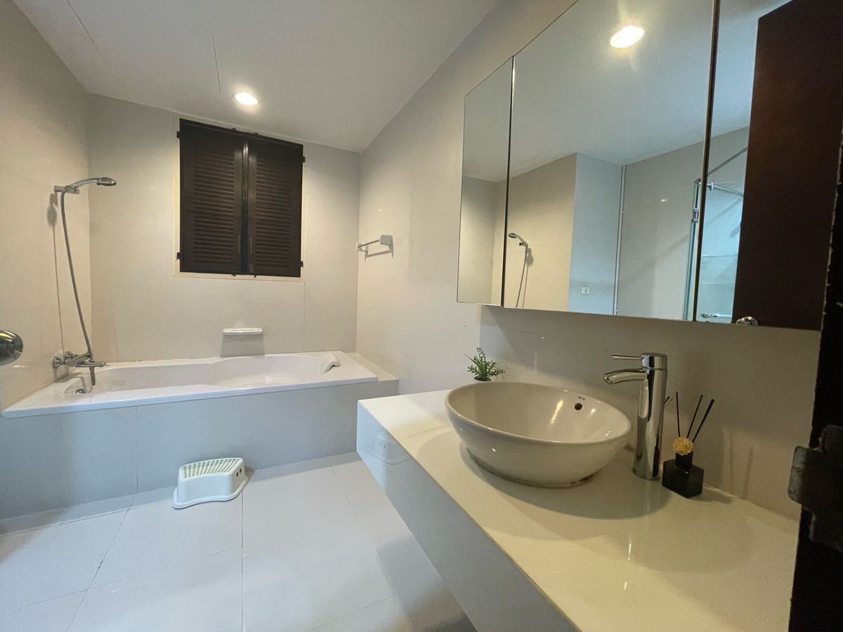 For RentCondoRatchadapisek, Huaikwang, Suttisan : 🔥For Rent Now🔥 Amanta Ratchada, spacious 2-bedroom unit with unobstructed view, fully furnished and ready to move in. Located next to MRT Cultural Centre station.