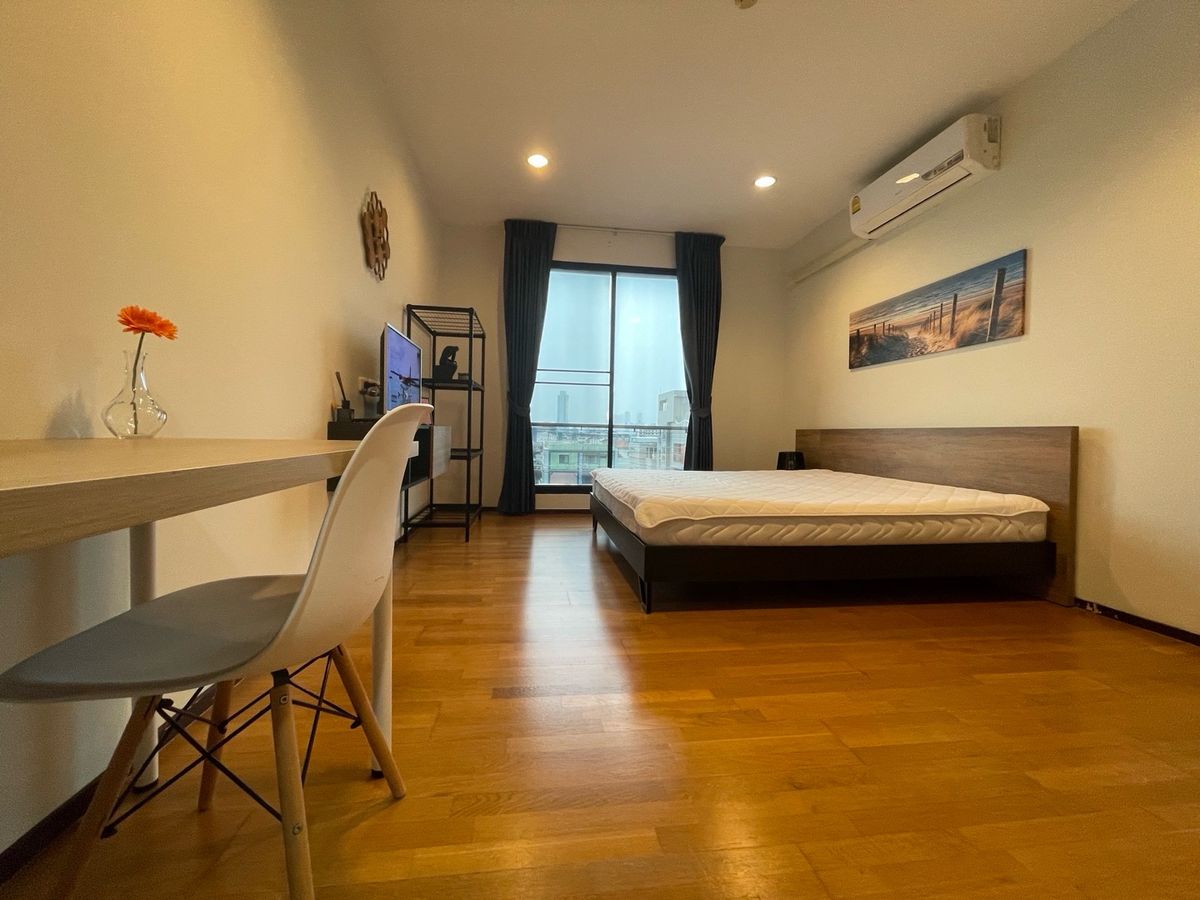 For RentCondoRatchadapisek, Huaikwang, Suttisan : 🔥For Rent Now🔥 Amanta Ratchada, spacious 2-bedroom unit with unobstructed view, fully furnished and ready to move in. Located next to MRT Cultural Centre station.