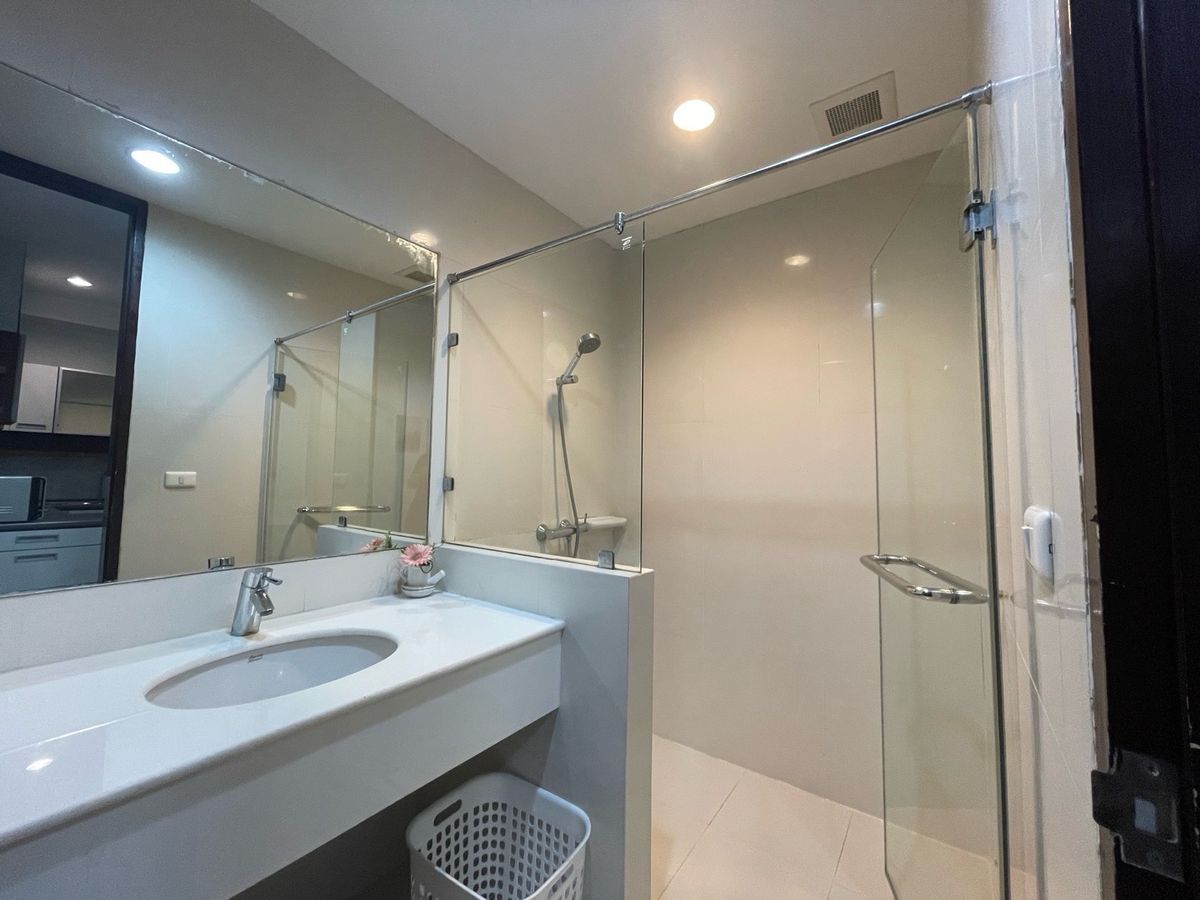 For RentCondoRatchadapisek, Huaikwang, Suttisan : 🔥For Rent Now🔥 Amanta Ratchada, spacious 2-bedroom unit with unobstructed view, fully furnished and ready to move in. Located next to MRT Cultural Centre station.