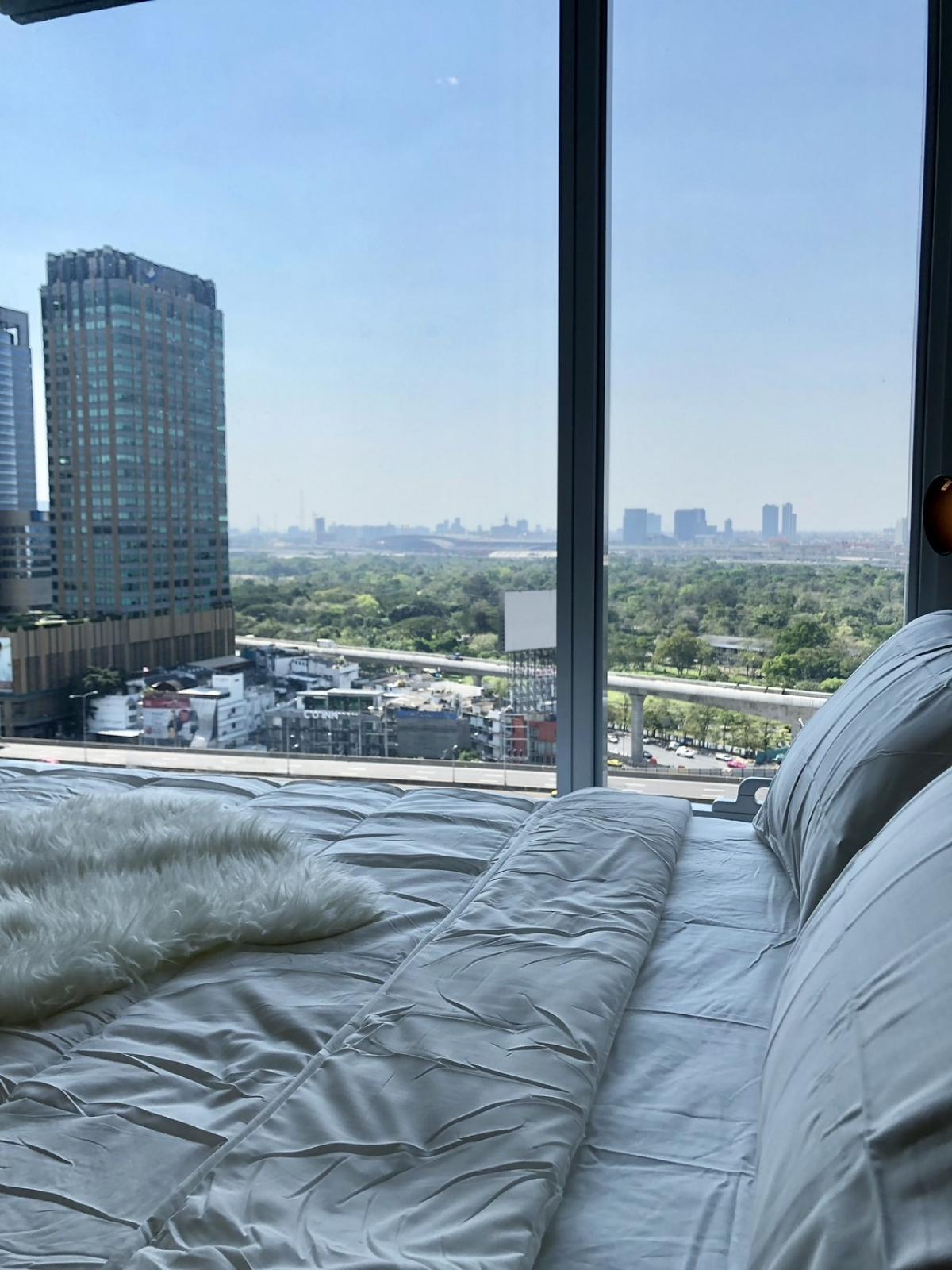 For RentCondoLadprao, Central Ladprao : Condo for rent in the heart of Lat Phrao Intersection, The Saint Residences, 1 bedroom, 17,000฿, near BTS/MRT! Complete with swimming pool and fitness center, convenient life anytime, anywhere!