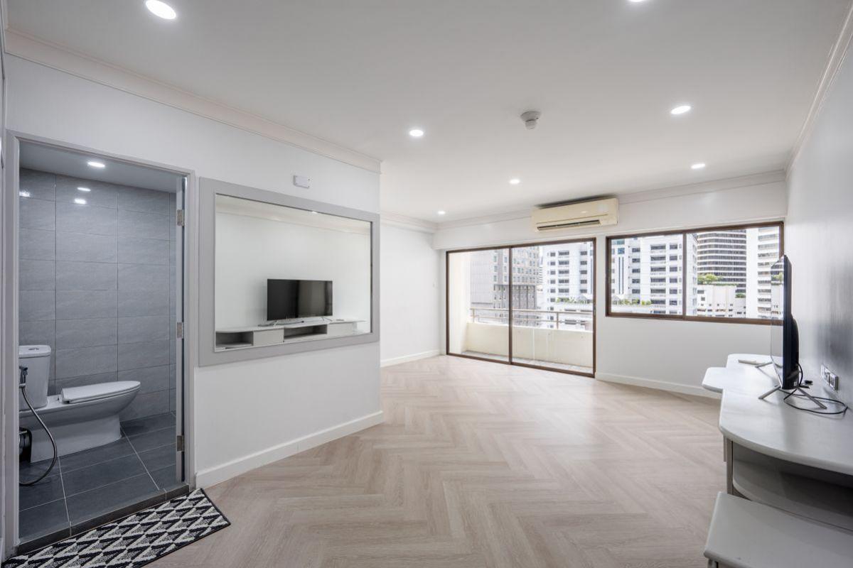 For SaleCondoSukhumvit, Asoke, Thonglor : Luxury condo with 2 bedrooms in the heart of Nana, size 117 sqm.Saranjai Mansion ready to move in, priced at only 10.9 million!