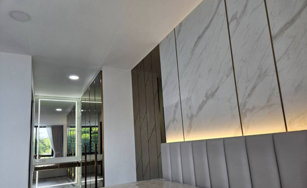 ขายคอนโดอ่อนนุช อุดมสุข : 28/02/2026, รวมค่าโอนขายคอนโด D65 เอกมัย 1 ห้องนอน 46.97 ตร.ม. ใกล้ BTS เริ่ม 3.85 ลบ. พร้อมสระว่ายน้ำ ฟิตเนส รักษาความปลอดภัย 24 ชม. ห้ามพลาด!