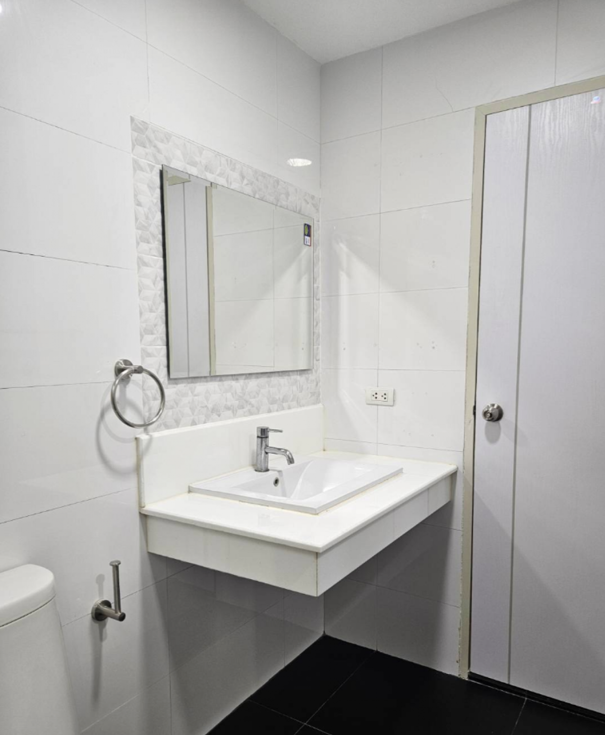 ขายคอนโดอ่อนนุช อุดมสุข : 28/02/2026, รวมค่าโอนขายคอนโด D65 เอกมัย 1 ห้องนอน 46.97 ตร.ม. ใกล้ BTS เริ่ม 3.85 ลบ. พร้อมสระว่ายน้ำ ฟิตเนส รักษาความปลอดภัย 24 ชม. ห้ามพลาด!