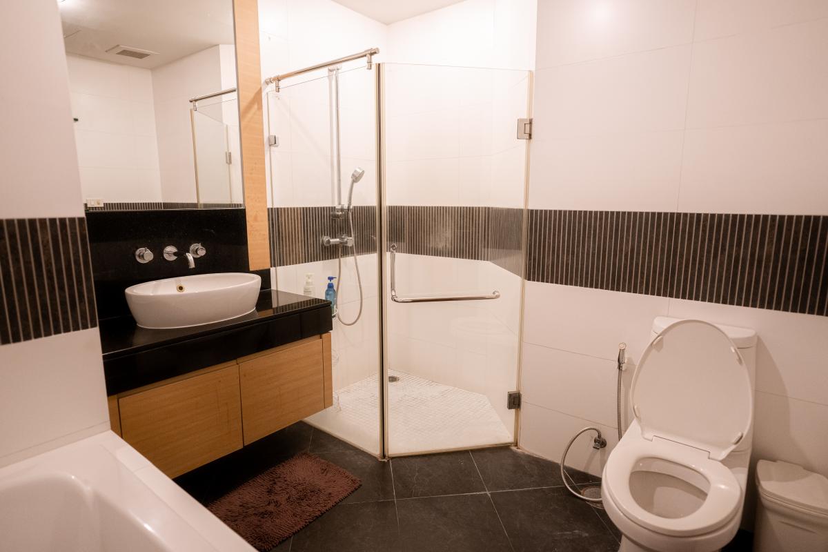 ขายคอนโดสาทร นราธิวาส : 28/02/2026, รวมค่าโอนLuxury Condo Urbana Sathorn 1 Bed 64.98 sqm Near BTS Sala Daeng พร้อมสระว่ายน้ำ ฟิตเนส ราคาพิเศษ 8.5 ล้าน!