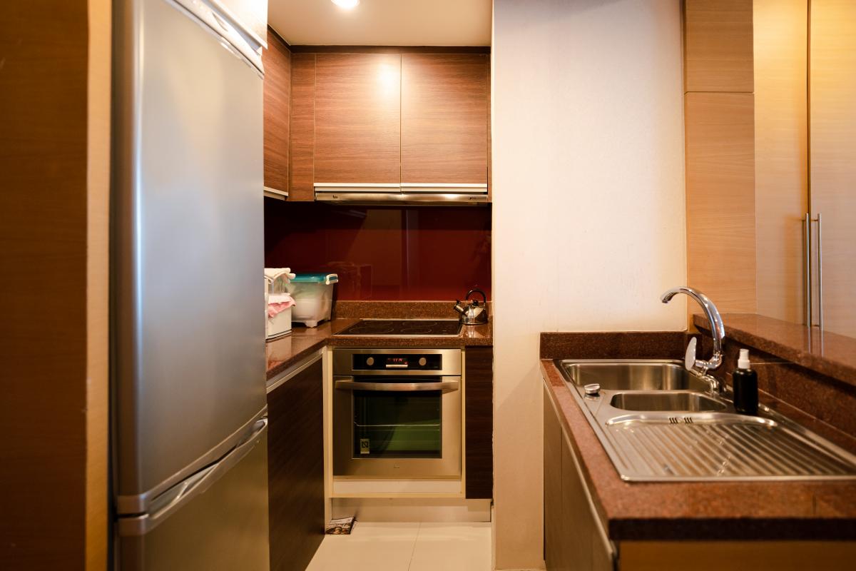 ขายคอนโดสาทร นราธิวาส : 28/02/2026, รวมค่าโอนLuxury Condo Urbana Sathorn 1 Bed 64.98 sqm Near BTS Sala Daeng พร้อมสระว่ายน้ำ ฟิตเนส ราคาพิเศษ 8.5 ล้าน!