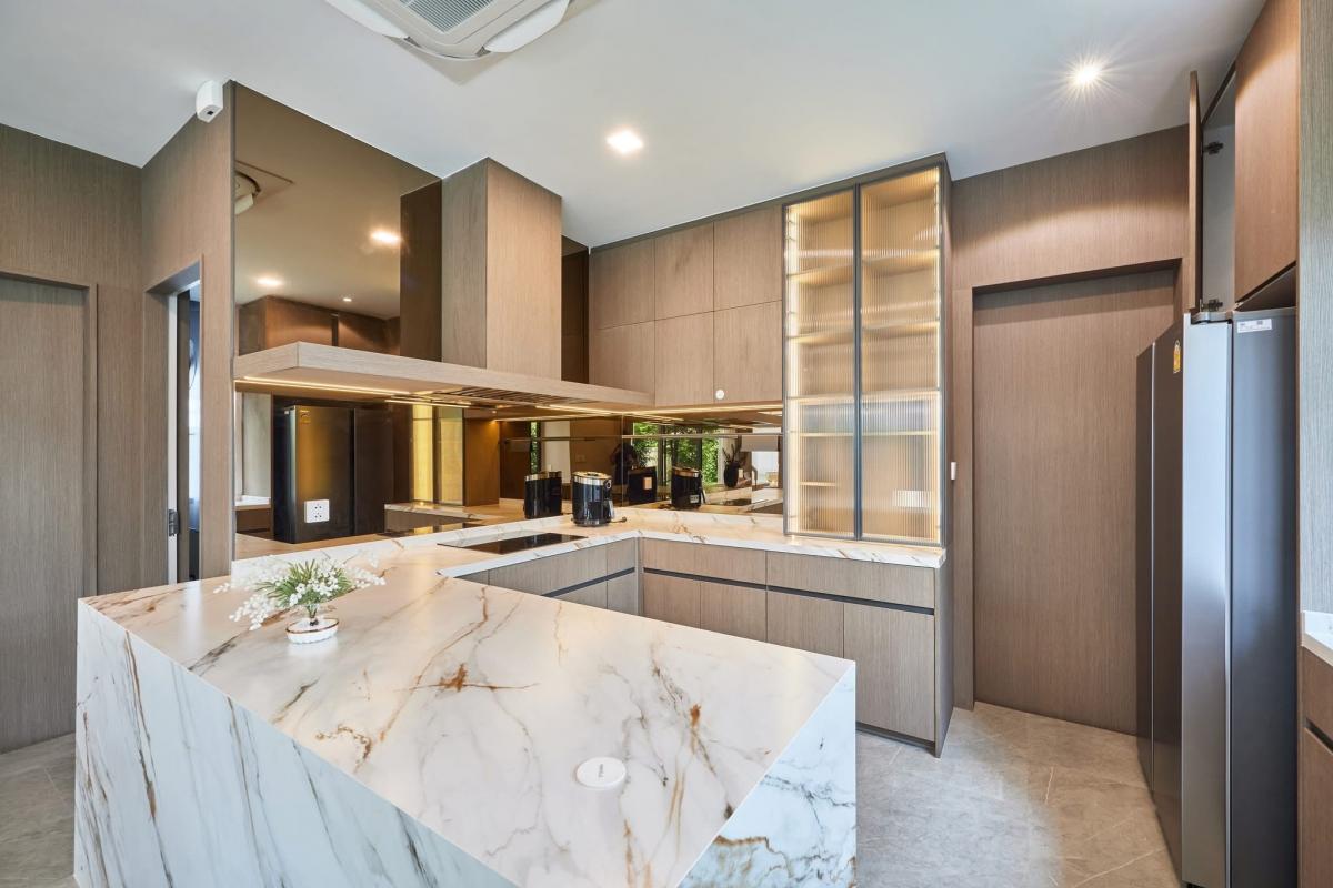 ให้เช่าบ้านสมุทรปราการ สำโรง : 28/02/2026, บ้านหรู 4นอน 5น้ำ มั่นธนา บางนา 240ตรม ใกล้สนามบิน เช่า145,000 ขายเพียง 22.9 ล้าน ตำแหน่งทอง!