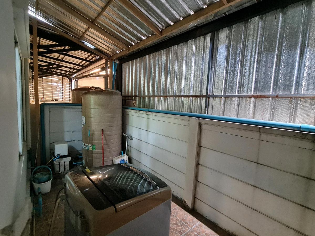 For SaleTownhomePathum Thani,Rangsit, Thammasat : Urgent sale! Townhome in front of the garden Delight the Loft, Don Mueang-Rangsit