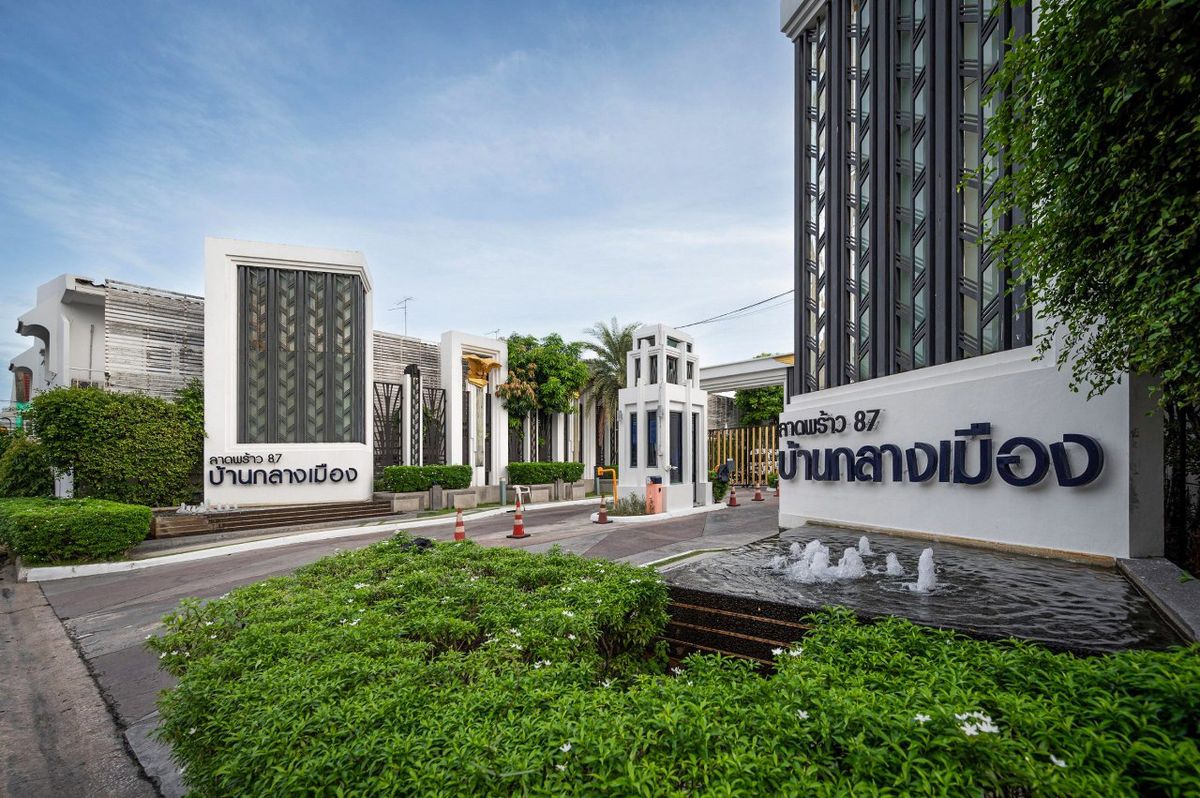 ขายทาวน์โฮมลาดพร้าว101 แฮปปี้แลนด์ : บ้านกลางเมือง ลาดพร้าว 87, ทาวน์โฮม 3 ชั้น, วิวสวน เป็นส่วนตัว ทำเลดี, สไตล์โมเดิร์น ราคาจับต้องได้, ฟังก์ชันครบ หรู คุ้ม พร้อมอยู่ทันที